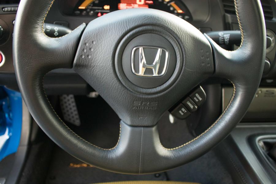 Детали интерьера Honda S2000 CR (AP2) 2008 года  (фото 95 из 180)
